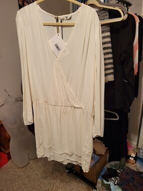 TwinSet Cream V-Neck Long Sleeve Dress 23"w X 36"l Sleeve 26"